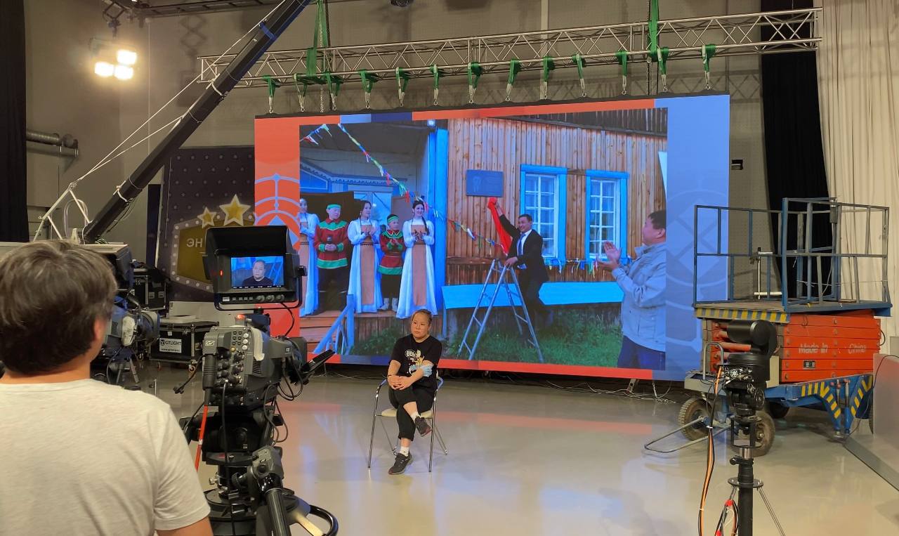 Новый светодиодный экран установили в студии НВК «Саха»