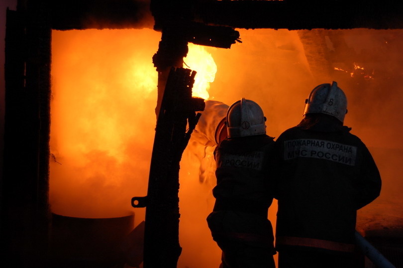 17 человек спасли при пожаре в жилом доме в пригороде Якутска