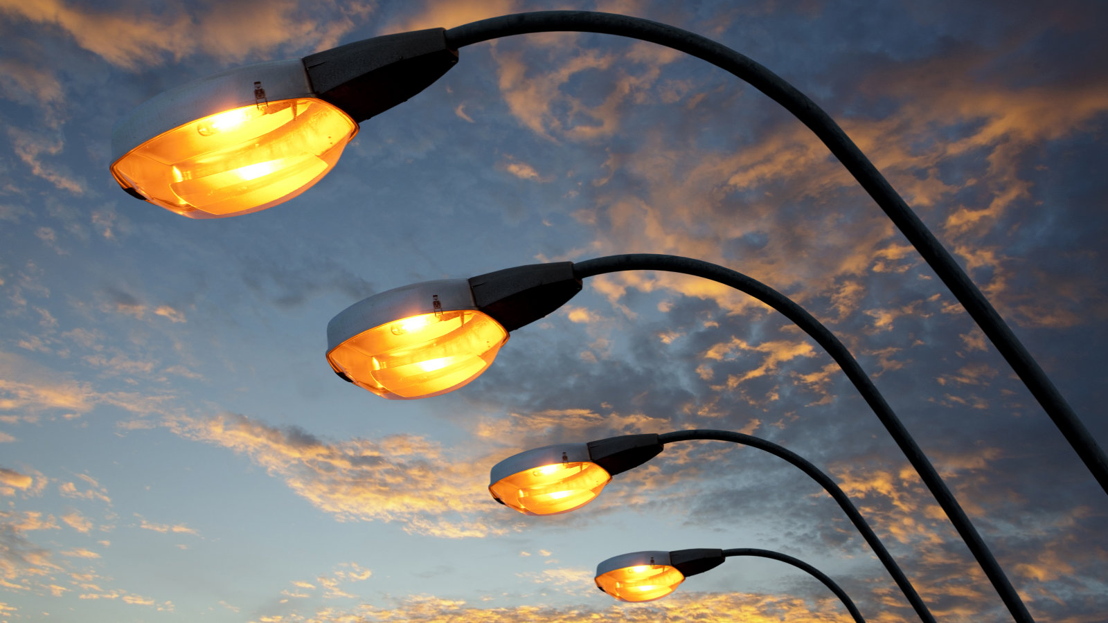 Уличное освещение оборудуют на 21 км автодорог Якутии в 2022 году