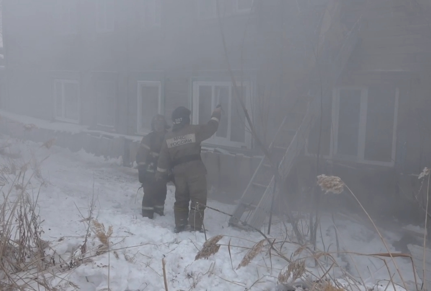 Шестерых человек эвакуировали при пожаре в жилом доме в Нюрбе Якутии