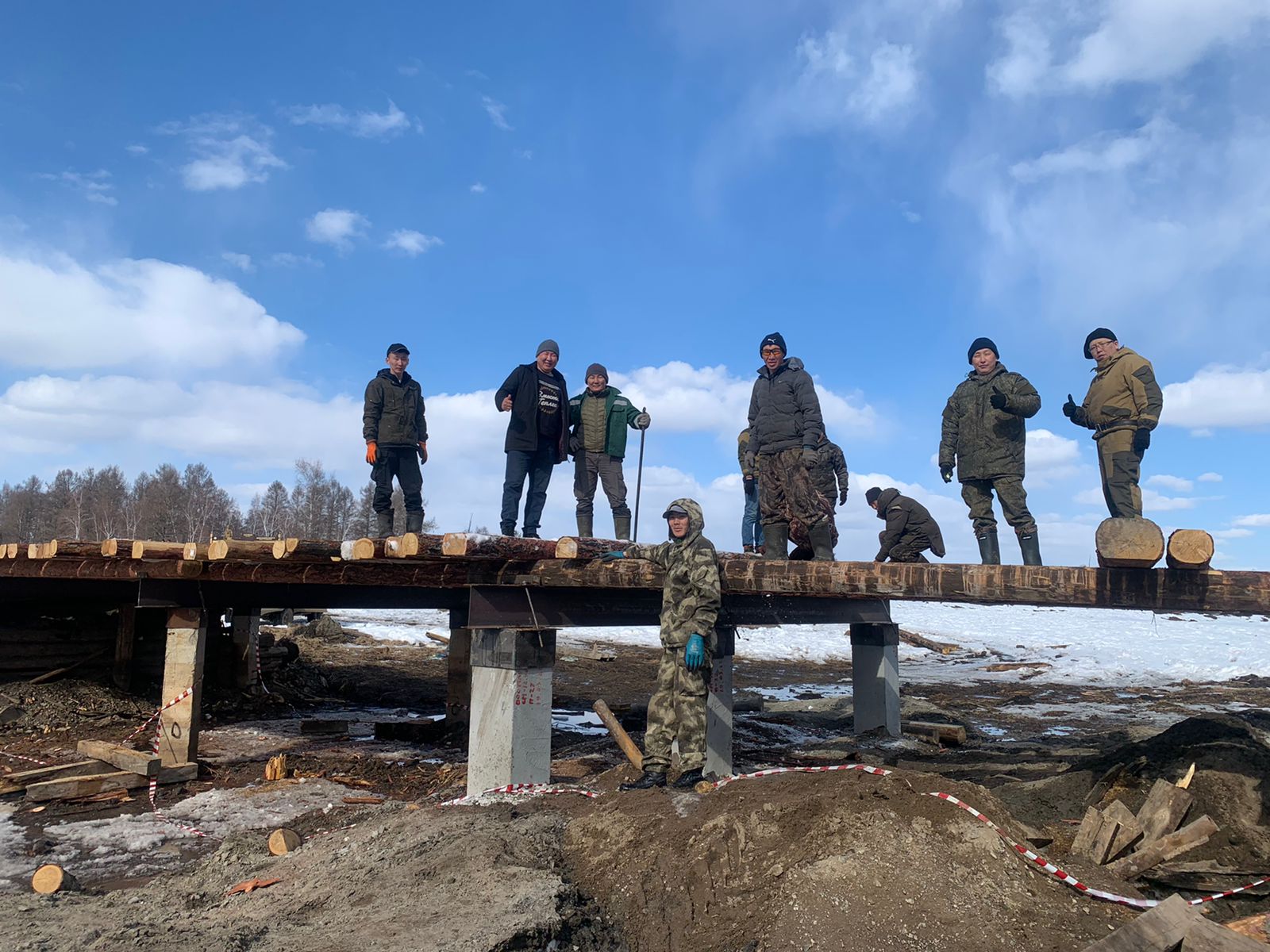 Добровольцы восстановили мост через реку Туейэ в Чурапчинском районе Якутии