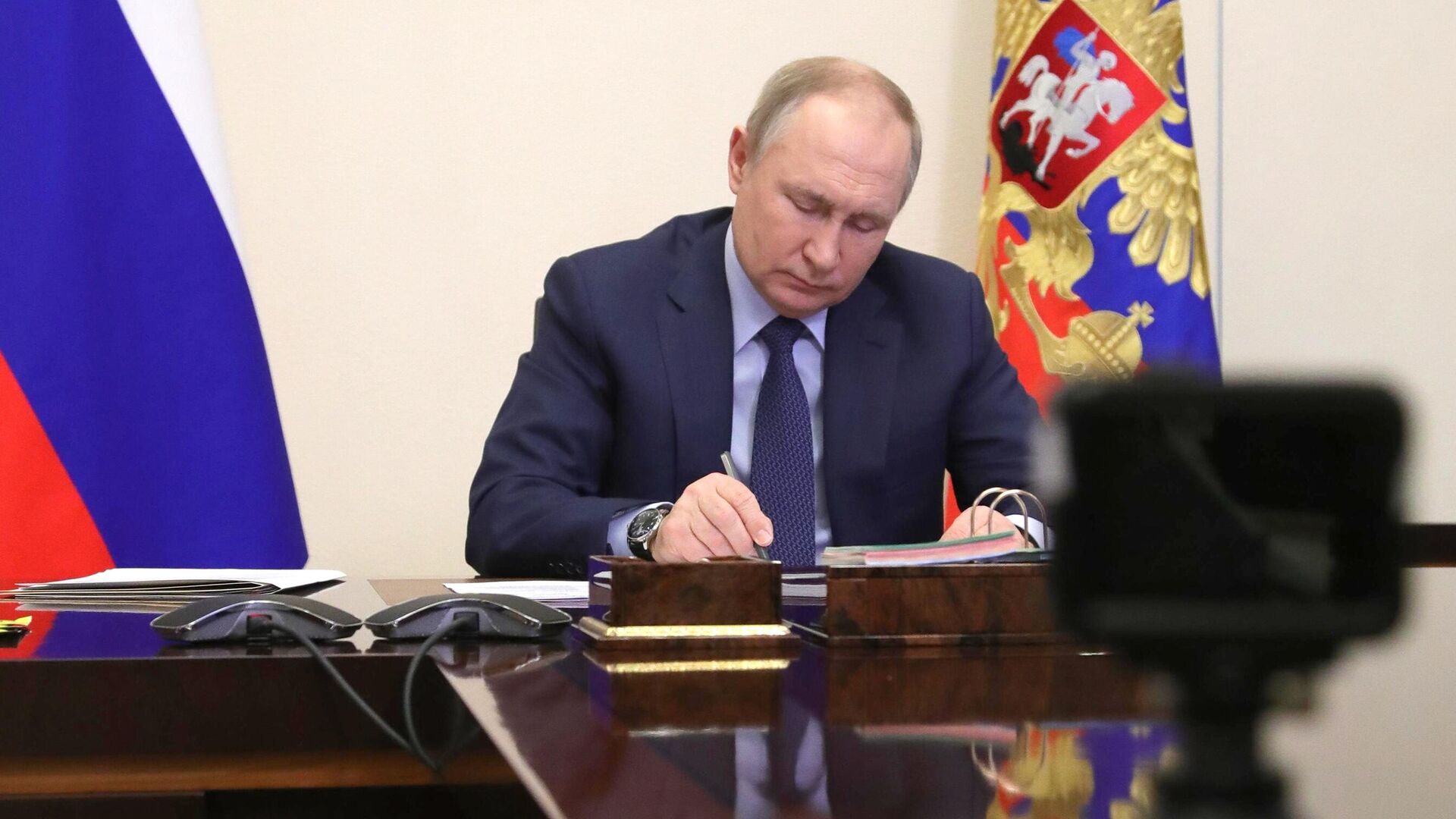 Свыше 80% россиян заявили о своем доверии президенту Владимиру Путину