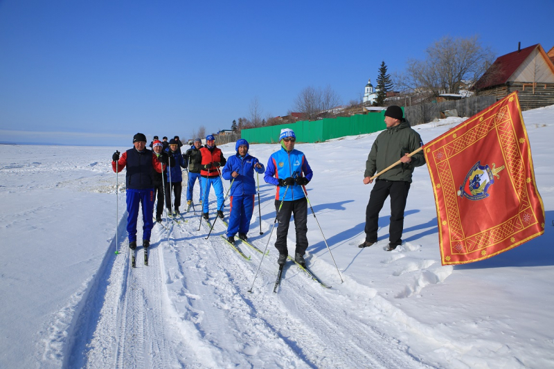Ветераны органов внутренних дел Якутии пробежали 100 км на лыжах
