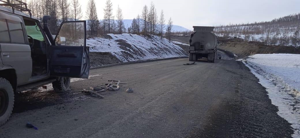 Пожилая женщина пострадала при столкновении большегруза и Land Cruiser в Якутии