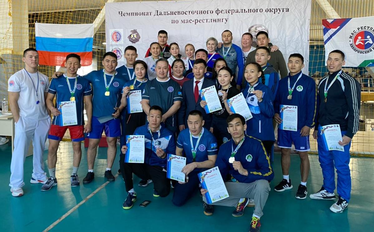 Якутские мас-рестлеры завоевали все золото чемпионата ДФО