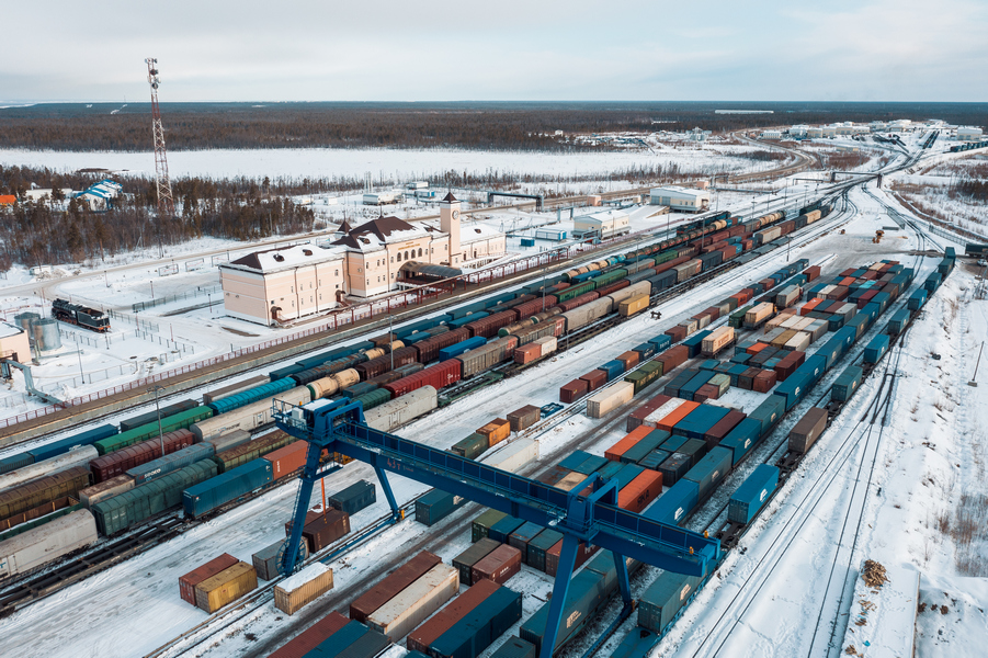 Социально значимые товары доставили по железной дороге в Якутию с опережением графика