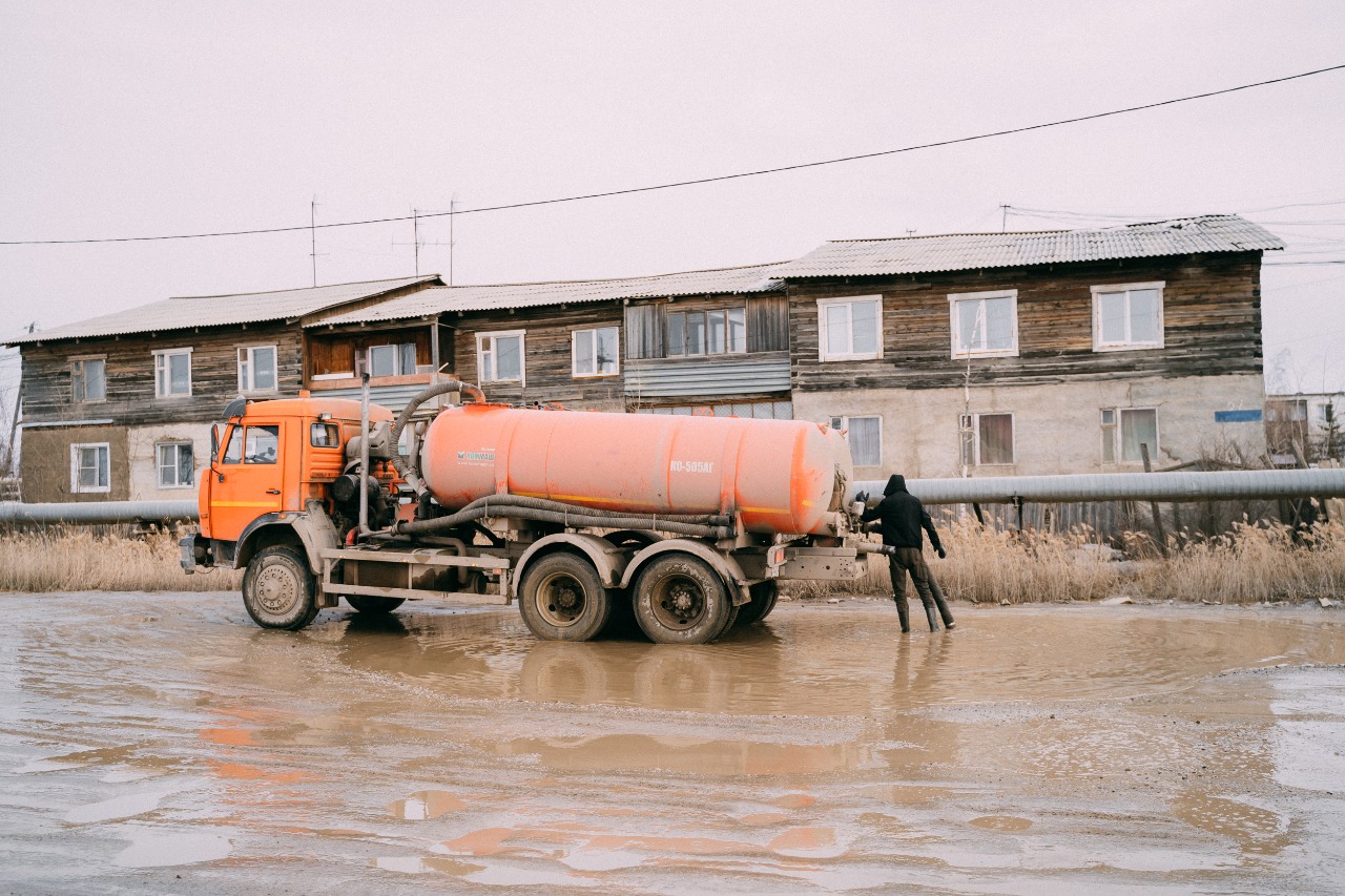 Более 1700 кубометров талых вод откачали за сутки в Якутске
