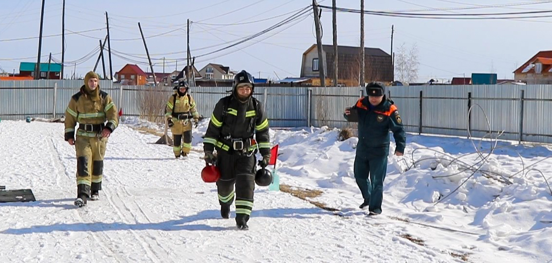 Восемь команд приняли участие в соревнованиях по пожарному кроссфиту в Якутске