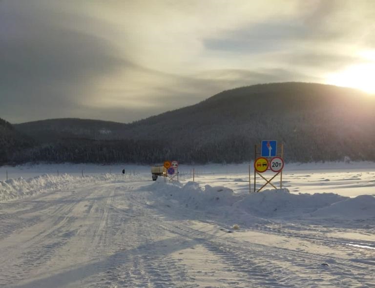 Грузоподъемность снизили на участках автодороги «Умнас» в Ленском районе Якутии