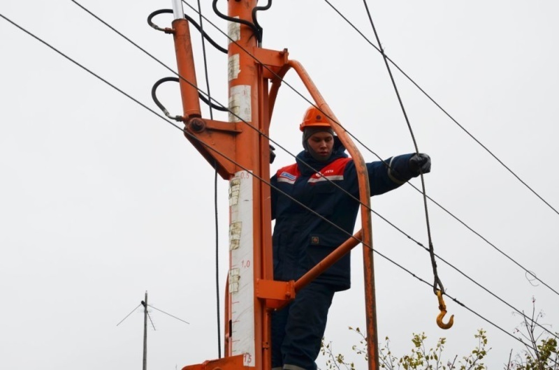 Энергетики восстанавливают электроснабжение жителей Мархи