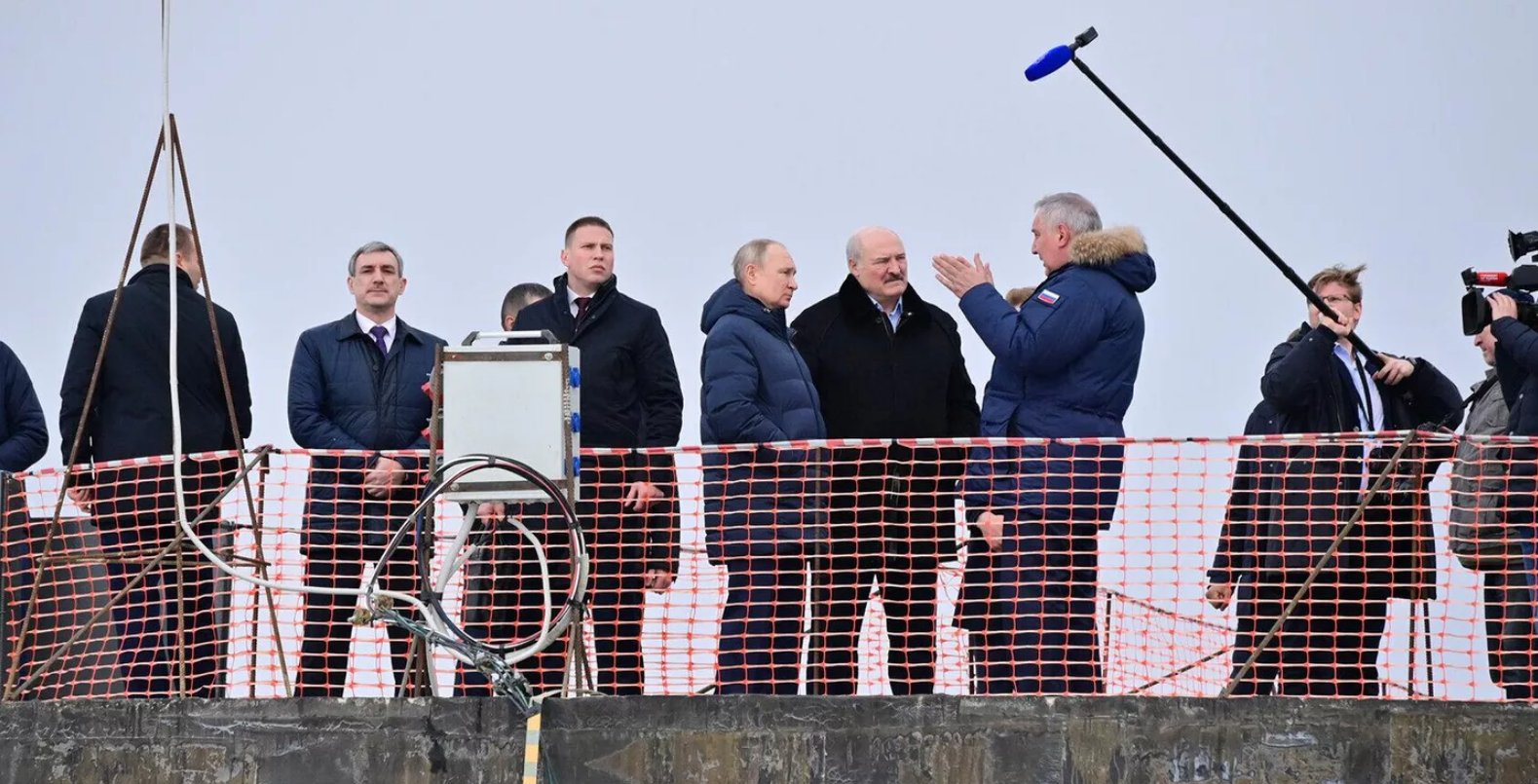 Владимир Путин и Александр Лукашенко начали двустороннюю встречу на космодроме Восточный