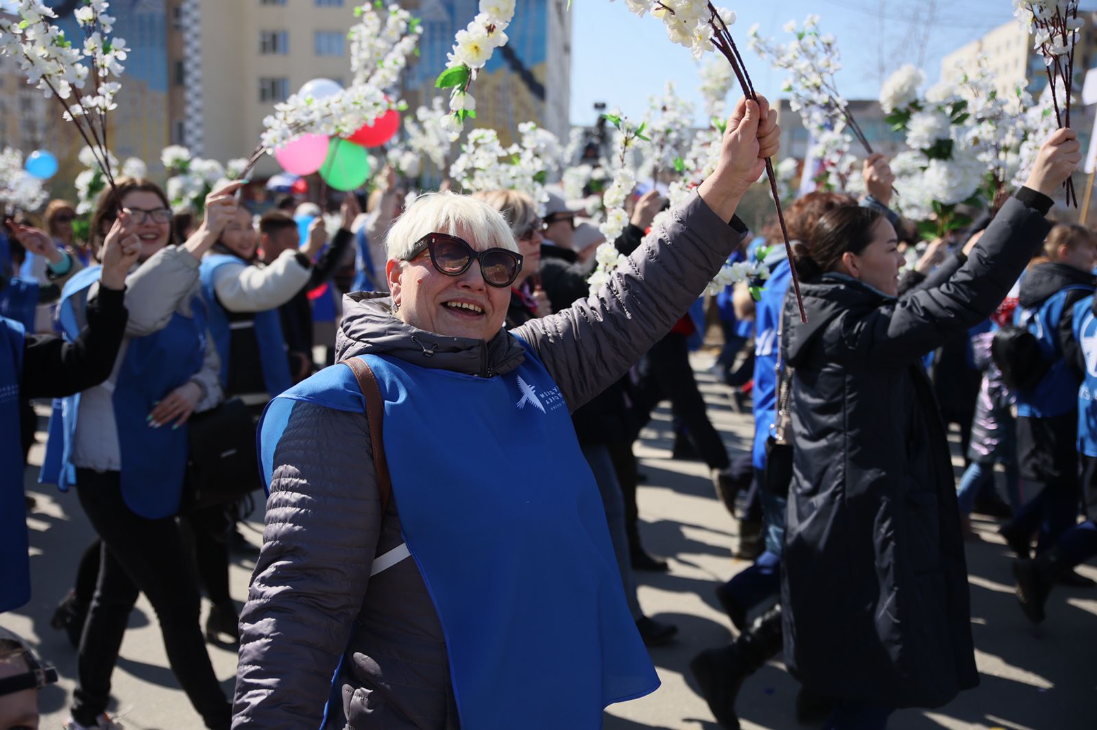 Более 75 тысяч человек вышли на первомайскую демонстрацию в Якутии