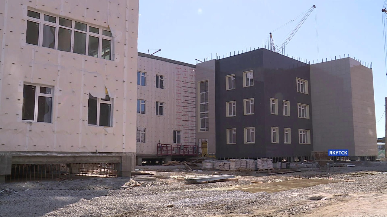 Строительная готовность самой большой школы в Якутии составляет 85%
