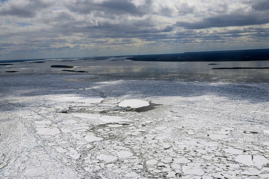 Перевозки на участке реки Алдан приостановили в Якутии из-за ледохода