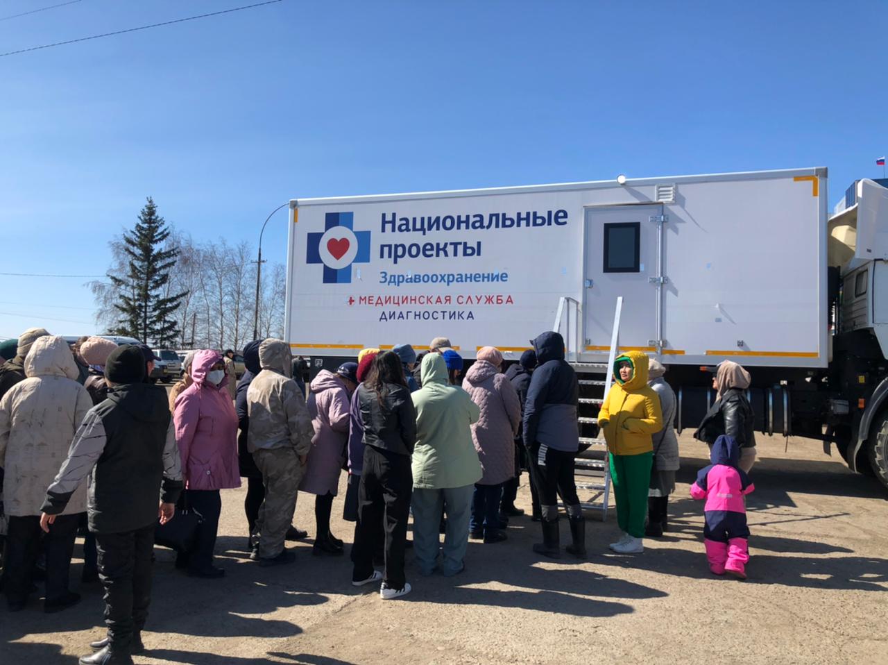 Около 500 жителей Нюрбинского района Якутии прошли медосмотр в передвижном комплексе