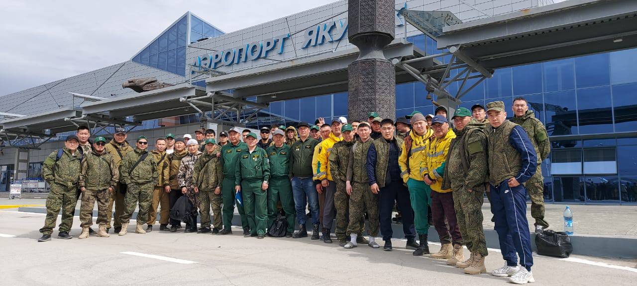 Вторая группа десантников-пожарных вылетела из Якутска в Иркутскую область