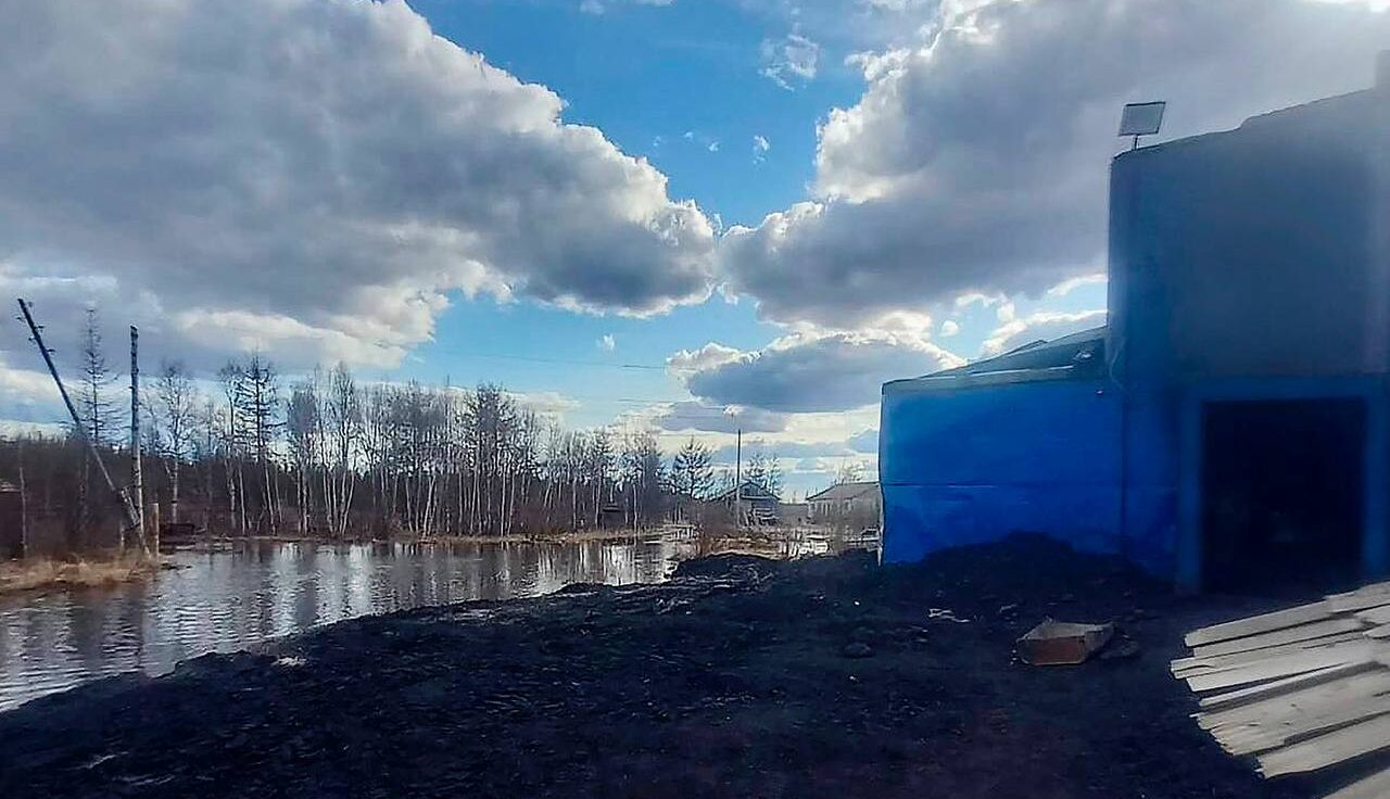 Работу котельной приостановили из-за угрозы подтопления в селе Березовка в Якутии