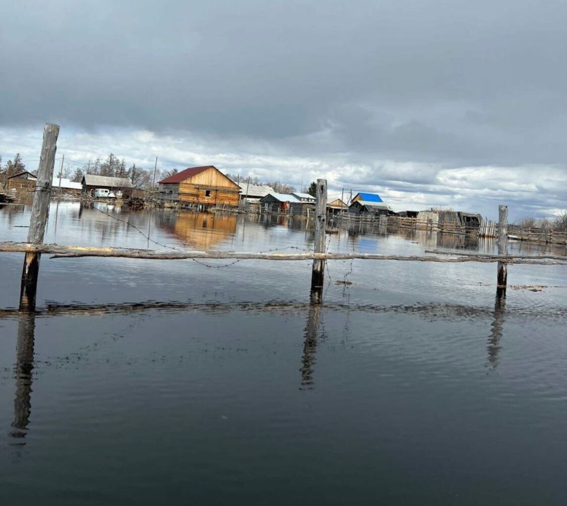 17 жилых домов может подтопить в селе Чагда Кобяйского района Якутии