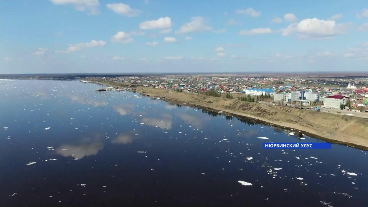 Ледоход на реке Вилюй в Якутии продвинулся на 60 км за сутки