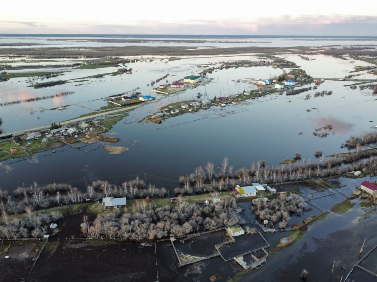 Режим ЧС ввели в четырех селах Намского района Якутии из-за паводка