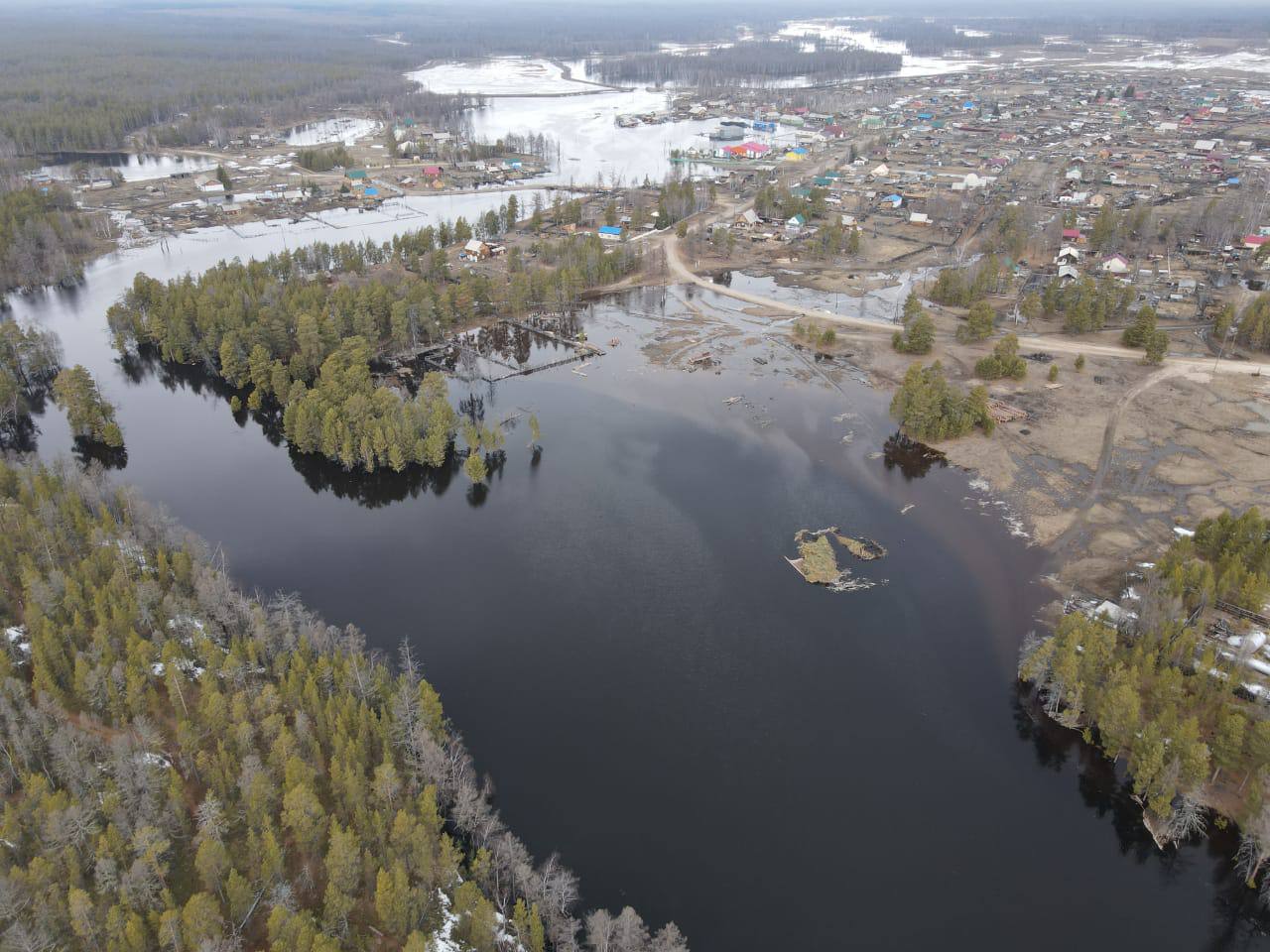 Беспилотники провели мониторинг речки у села Ерт Горного района Якутии