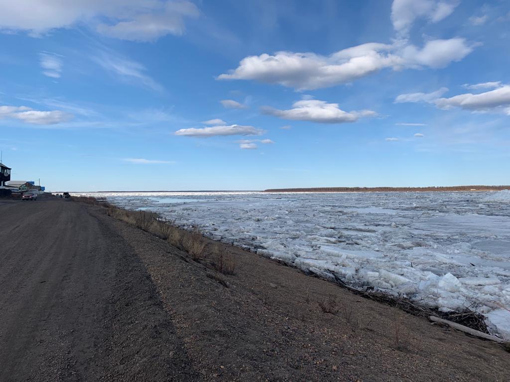 Вода в реке Колыме у якутского Среднеколымска спала на 8 см за четыре часа