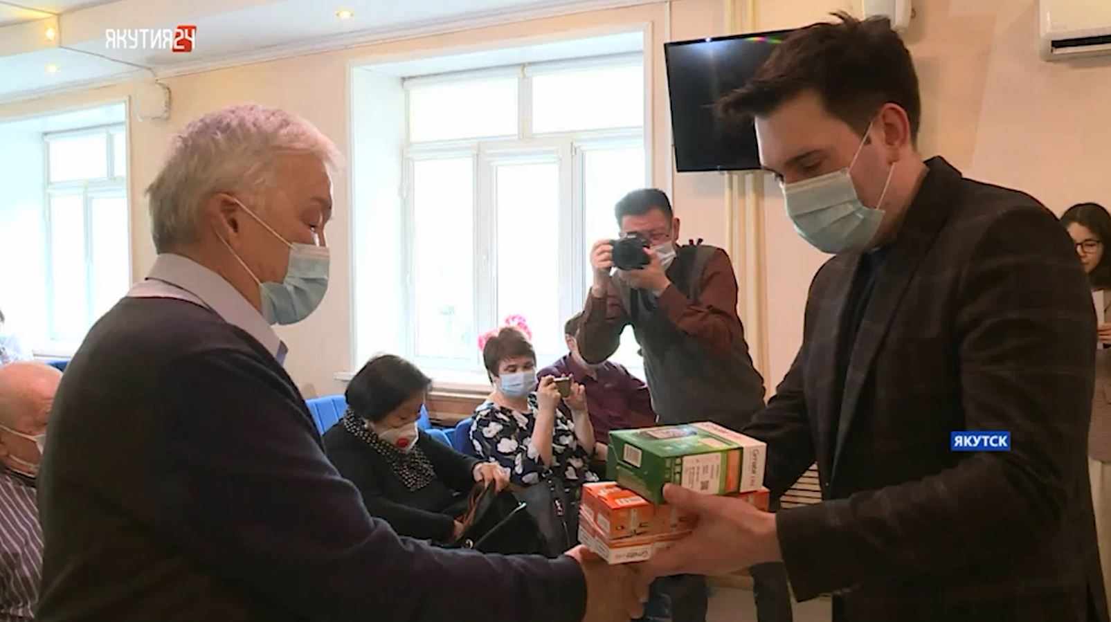 Сто новых глюкометров российского производства вручили пациентам в Якутии
