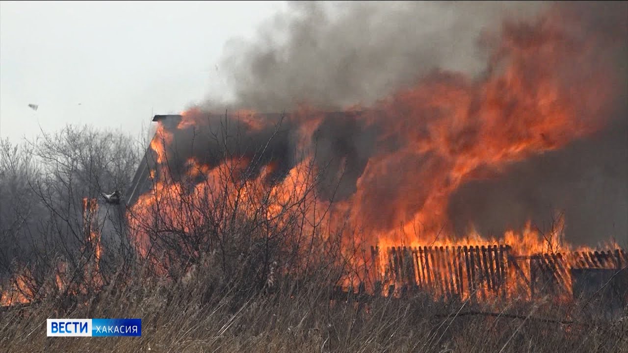 Режим ЧС ввели в столице Хакасии из-за пожара в дачном секторе