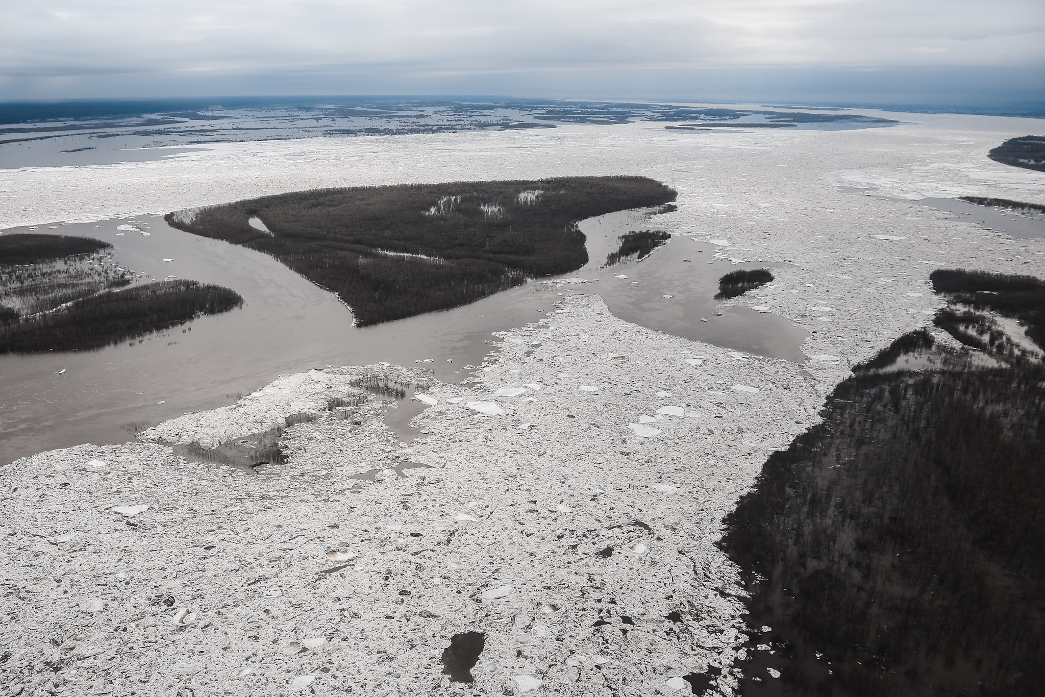 Протяженность ледохода на реке Лене в Якутии составляет 312 км