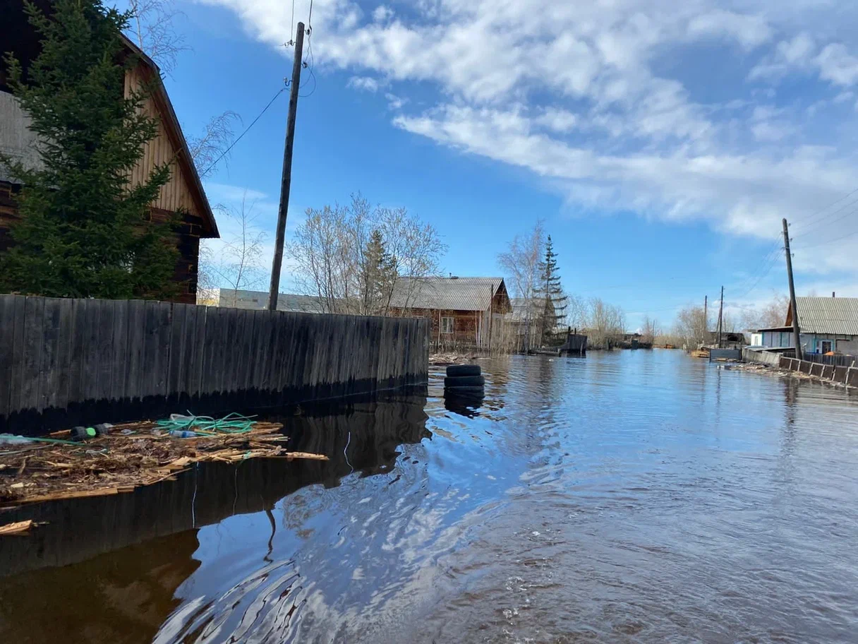 Айсен Николаев поручил ускорить подсчет ущерба от паводка в Якутии