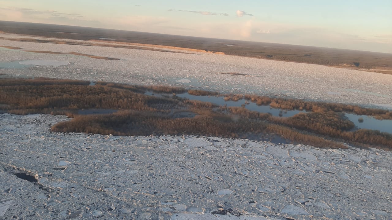 Пять подрывов льда провели на реке Лене в Якутии за сутки