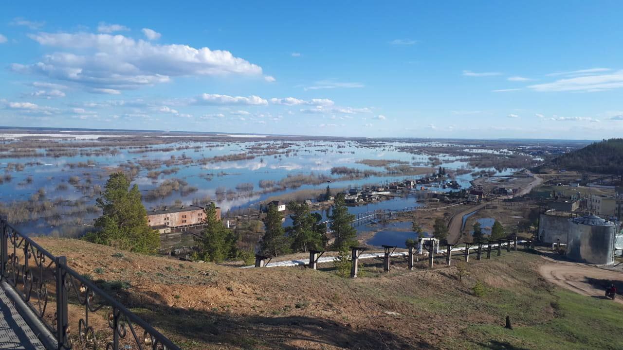 Села в Усть-Алданском и Намском районах Якутии может подтопить из-за затора льда на реке