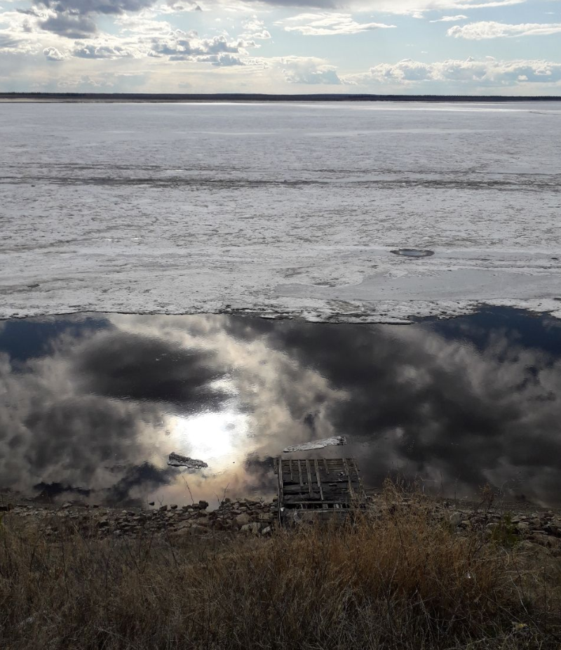 Кромки ледохода на реках Вилюй и Алдан вышли в устье в Кобяйском районе Якутии