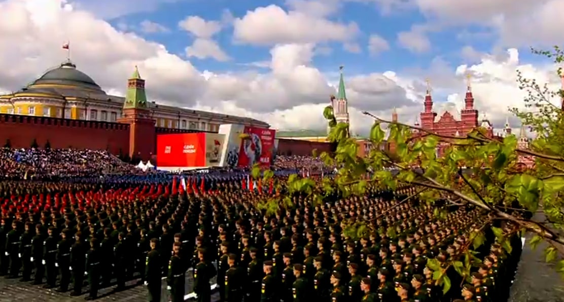 Парад Победы стартует на Красной площади в Москве