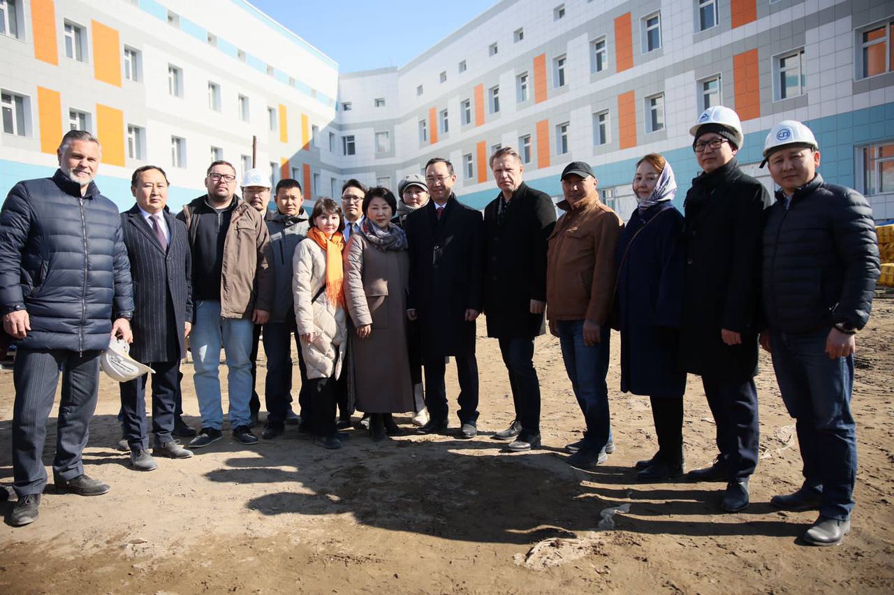 Министр здравоохранения РФ и глава Якутии проверили ход строительства республиканского онкоцентра