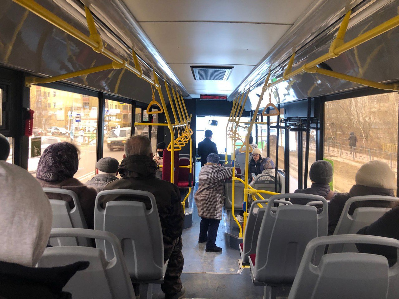 Девять новых автобусов вышли на пригородные маршруты Якутска