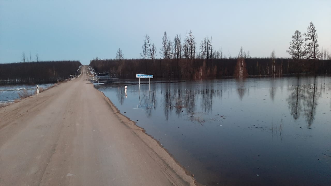 Участок дороги закрыли в Кобяйском районе Якутии из-за повышения уровня воды на реках