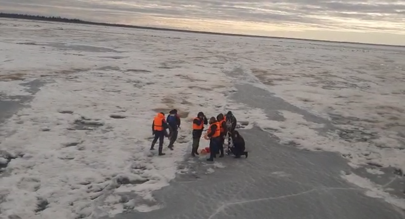 Второй за день подрыв ледового затора произвели в Кобяйском районе Якутии