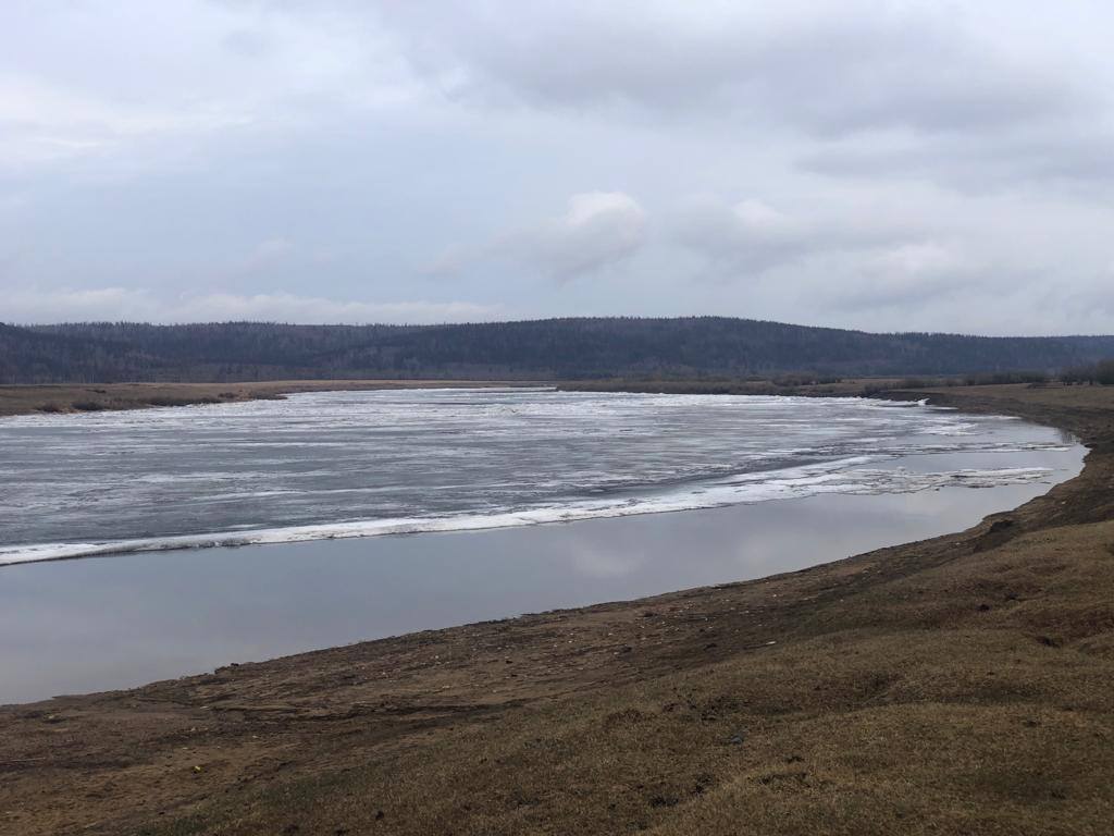 Ледоход начался на реке Амге в Якутии