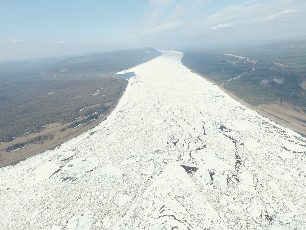 Ледоход на реке Лене достиг села Мача в Олекминском районе Якутии
