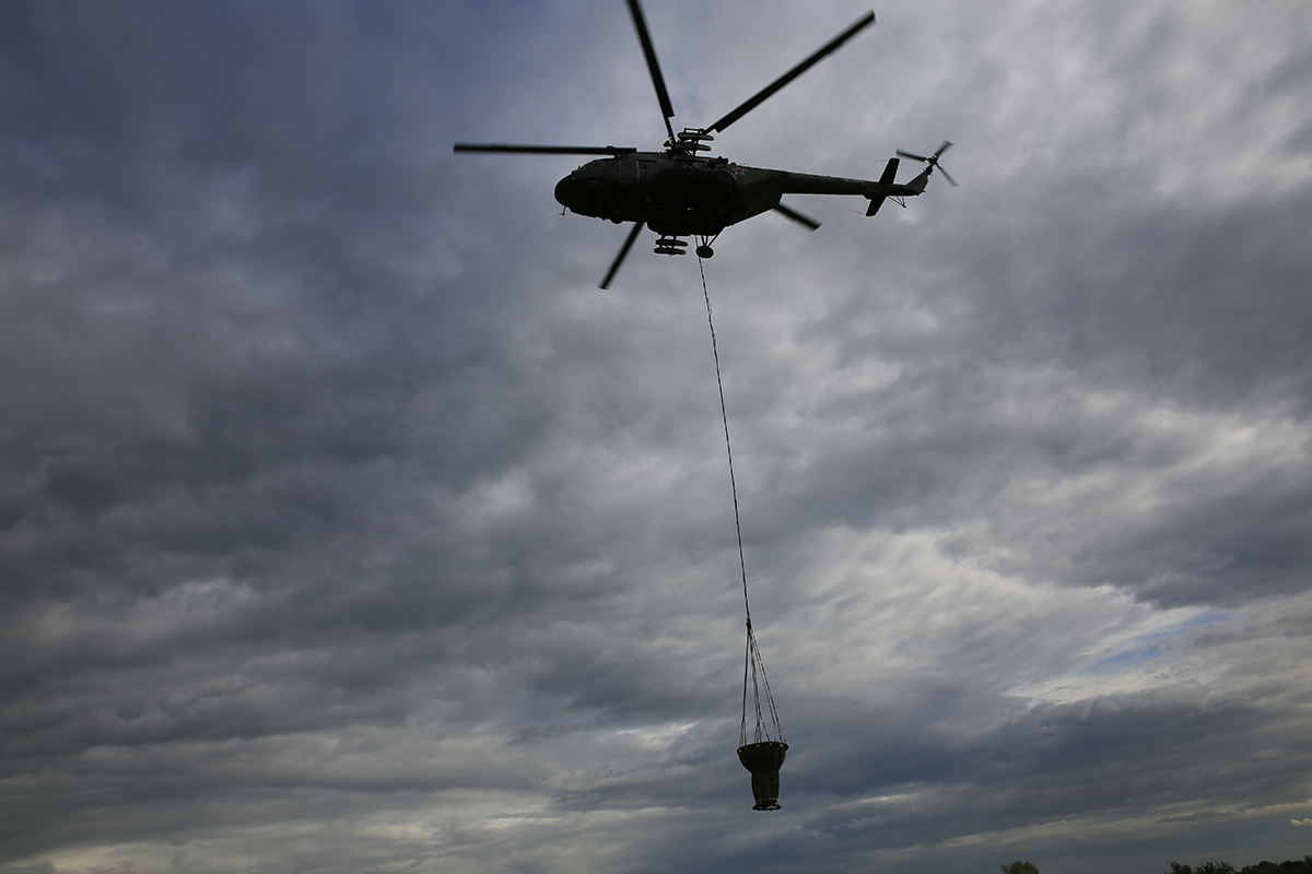 Вертолет вылетел на тушение двух лесных пожаров в Якутии