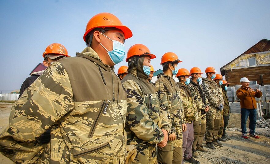 Порядка 100 участников студотрядов могут направить на восстановление затопленных сел Якутии