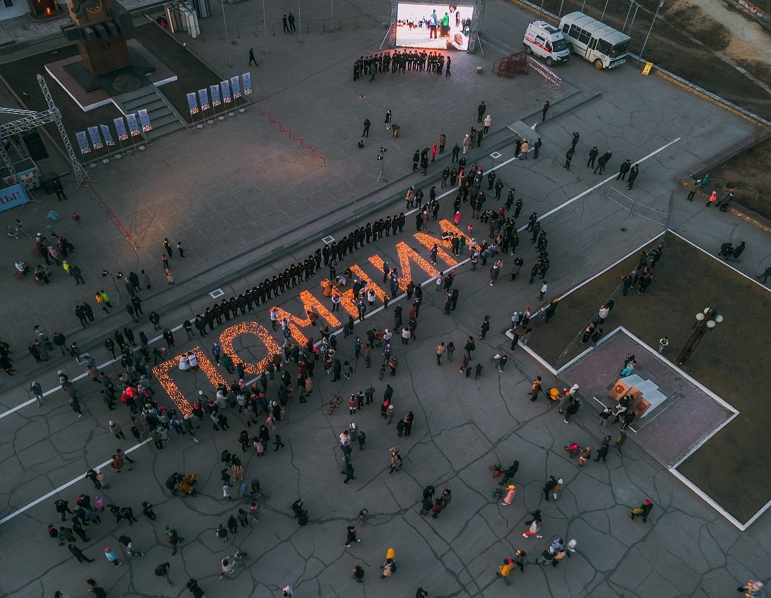 Более 10 тыс человек приняли участие в акции «Свеча памяти» в Якутске