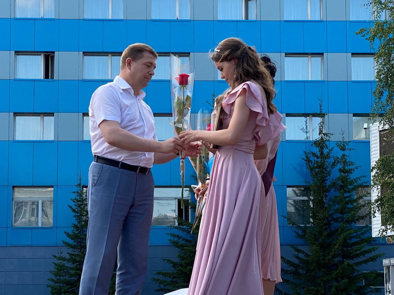 Порядка 30 выпускников окончили школу с золотой медалью в Мирнинском районе Якутии