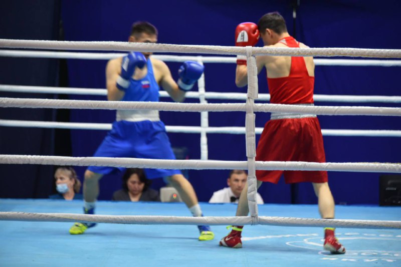 Пять боксеров из Якутии выиграли первые бои чемпионата ДФО