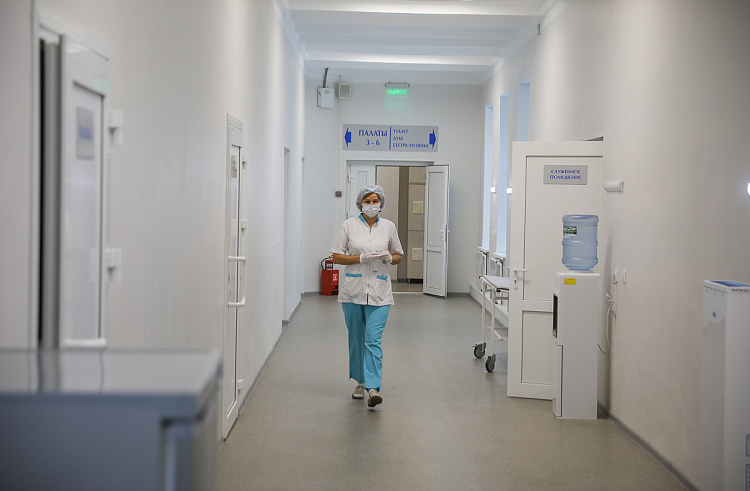 Семь человек с коронавирусом госпитализировали в Якутии за сутки