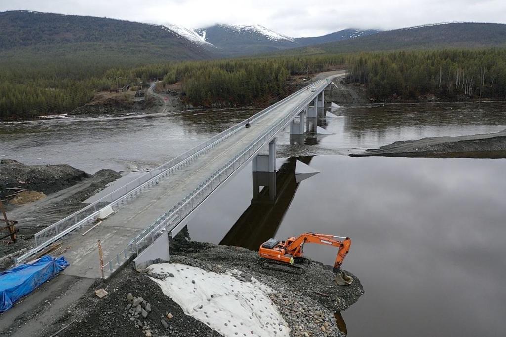 Реконструкцию моста через реку Аллах-Юнь в Якутии завершают с опережением графика