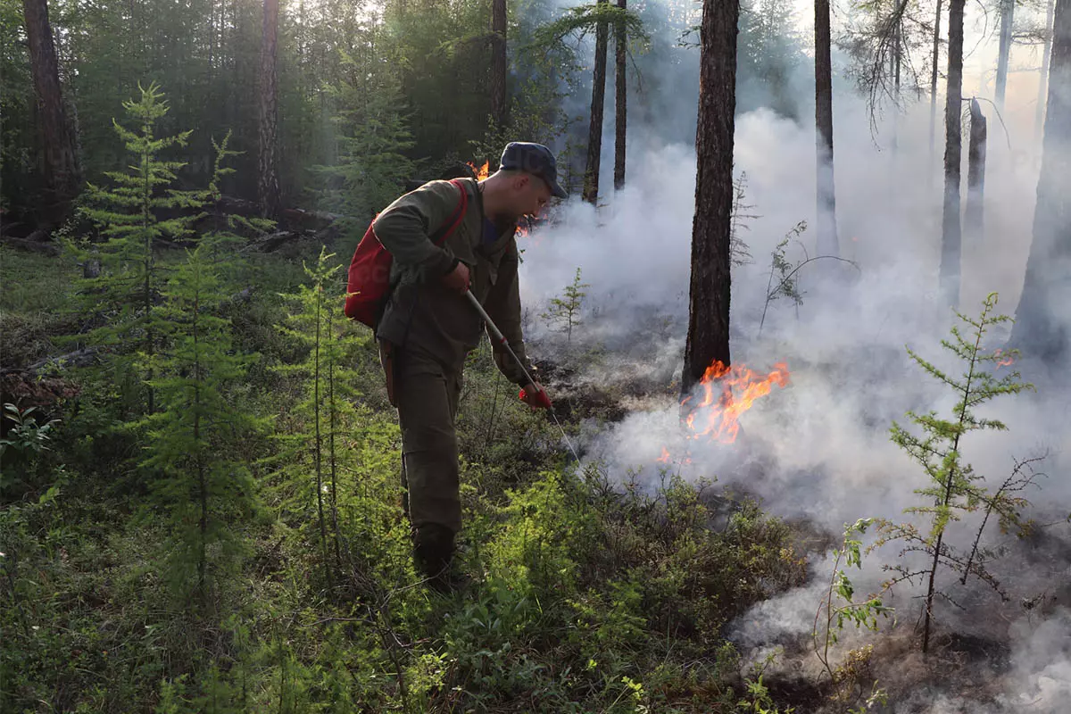 22 лесных пожара действуют на территории Якутии