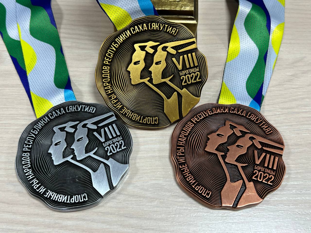 Медали и единую форму VIII Спортивных игр народов Якутии представили в Борогонцах