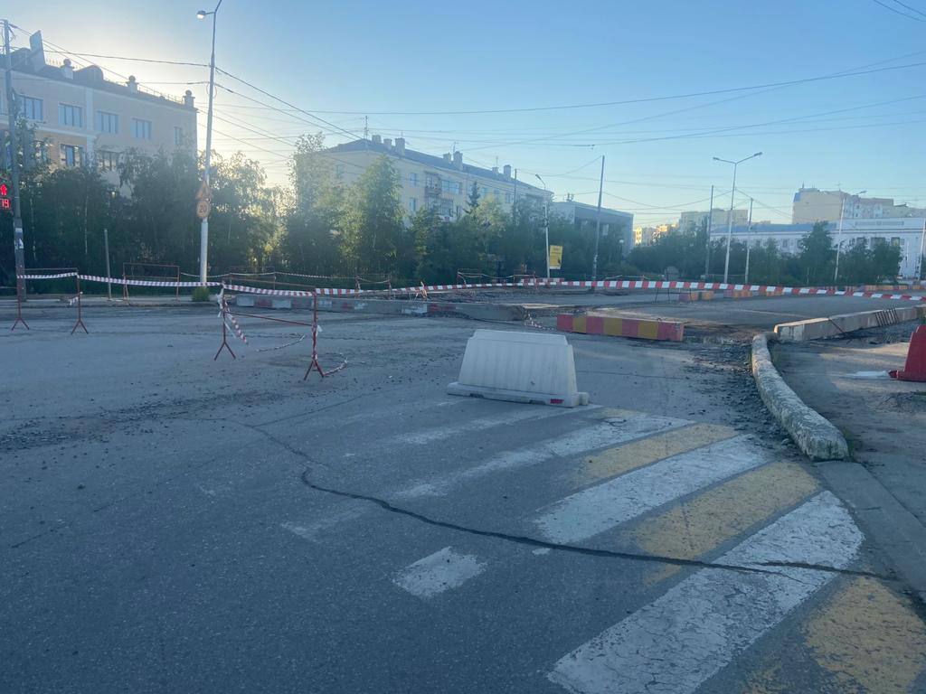 Участок Кулаковского-Петровского перекрыли на проспекте Ленина в Якутске